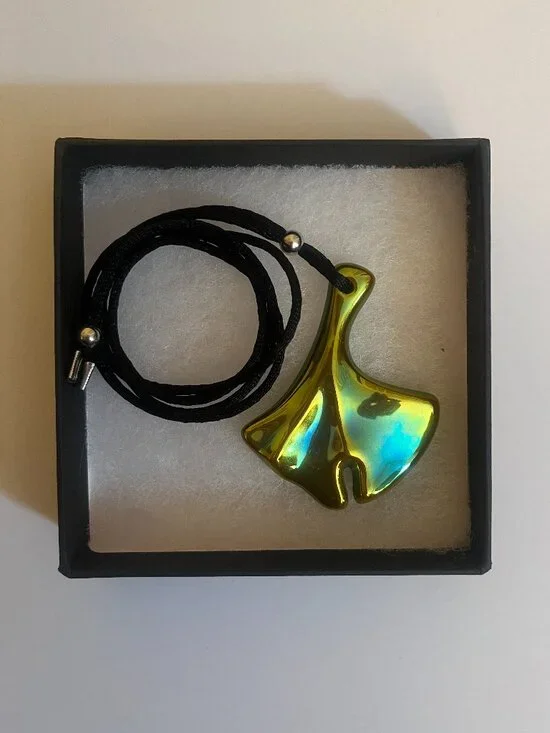 Zsolnay Hungary Eosin Ginkgo Leaf Pendant Necklace - Iridescent Green Gold - Picture 12 of 12